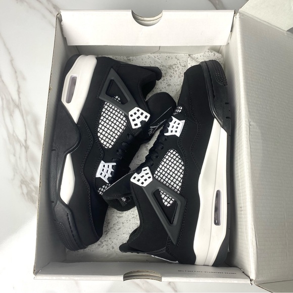 Jordan Other - Men's Mid-Top Black/ White Shoes
Sneakers -Jordan 4 Retro White
Thunder